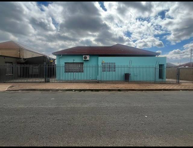 BUSINESS FOR SALE IN SPRINGS CENTRAL